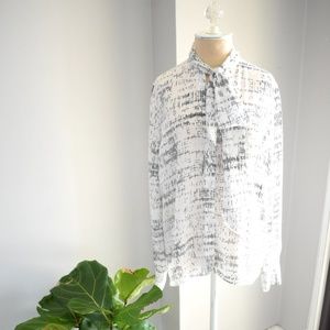 Patterned Button Down w. Necktie